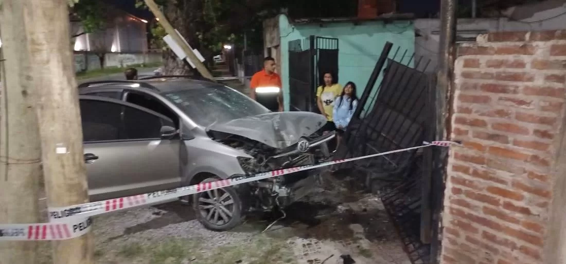 DELINCUENTES SE ESTRELLARON CONTRA UNA CASA Lomas Conectado