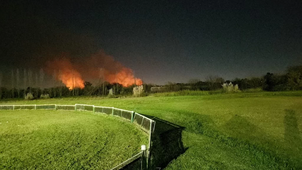 Un incendio en el predio de Covelia, amenazó al Tiro Federal de Lomas de Zamora
