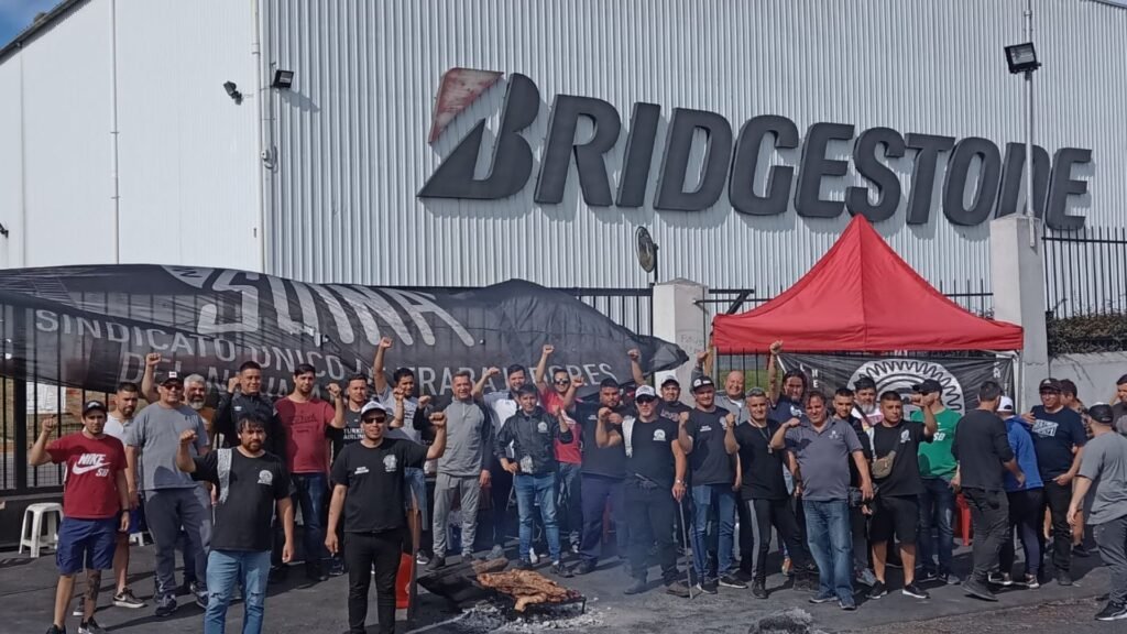 Protesta de trabajadores del neumático en Lomas de Zamora: rechazo al Procedimiento Preventivo de Crisis de Bridgestone