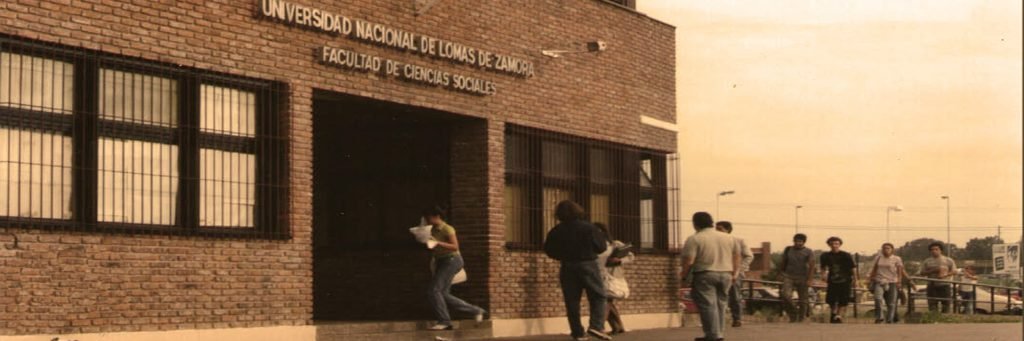 Hoy la Universidad Nacional de Lomas de Zamora (UNLZ) cumple 50 años de servicio siendo la primer en la región