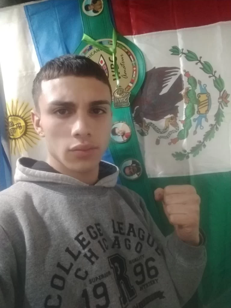 El joven que rifó su auto para cumplir su sueño de viajar a México para profesionalizarse en el boxeo logró juntar el dinero para viajar