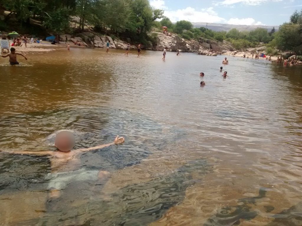 Foto Archivo: Un hombre se rompió el tabique luego de que se tiró de cabeza al río cuando vacacionaba en la provincia de Córdoba