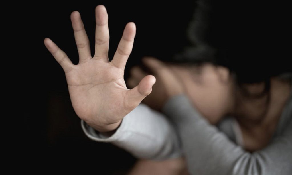 Dan lugar al pedido de indemnización de una mujer violada por policías en Lomas de Zamora