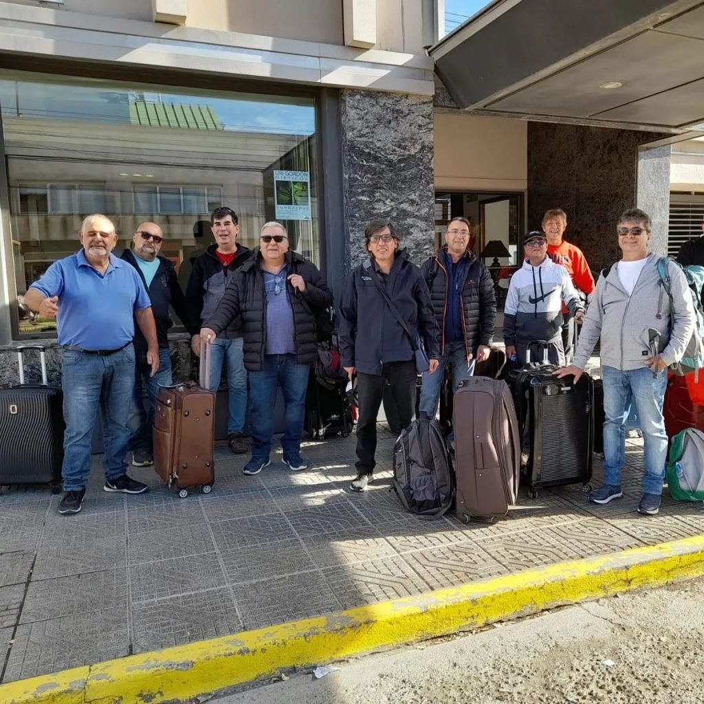 12 veteranos de la Guerra de Malvinas de Lomas de Zamora viajaron cumpliendo así su sueño de volver a sus "amadas islas" 