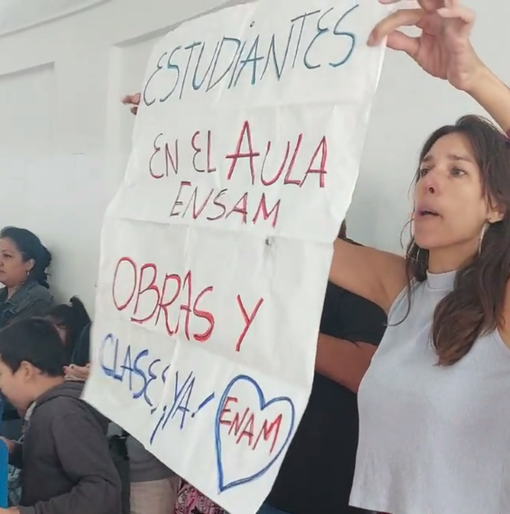 La ENAM realizó una protesta en el Concejo Deliberante y los concejales se vieron obligados a abandonar el recinto