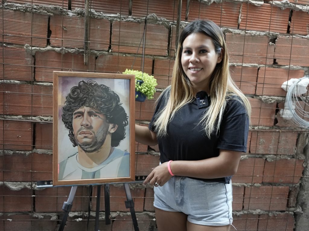 Una artista de Lomas de Zamora que se viralizó por su obra del Dibu y Messi