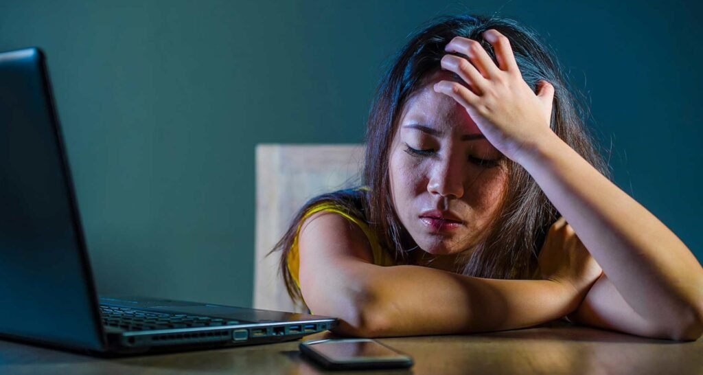 Dos jóvenes fueron condenados por difundir imágenes privadas sin consentimiento y realizar amenazas a una mujer de 25 años