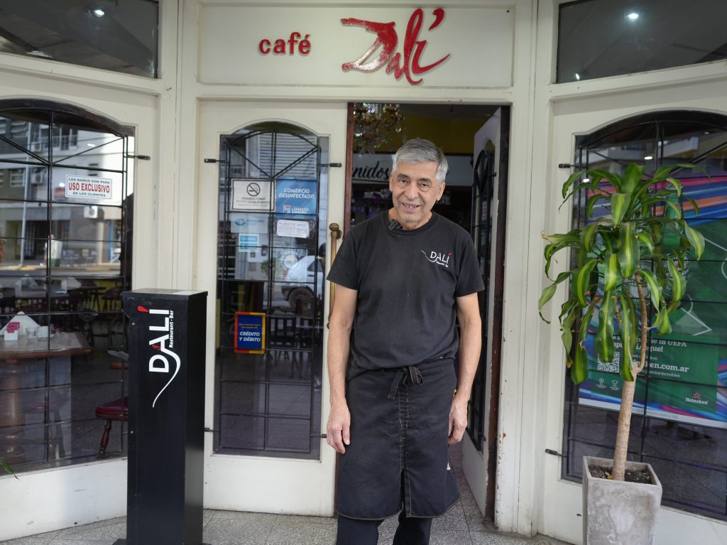 Cafe Dalí estuvo al borde del cierre, pero gracias a la ayuda de los vecinos sigue siendo un clásico que no muere 