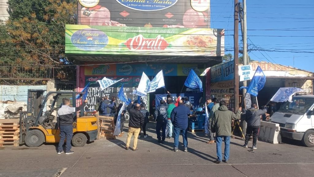 Protestas supermercado chino mayorista