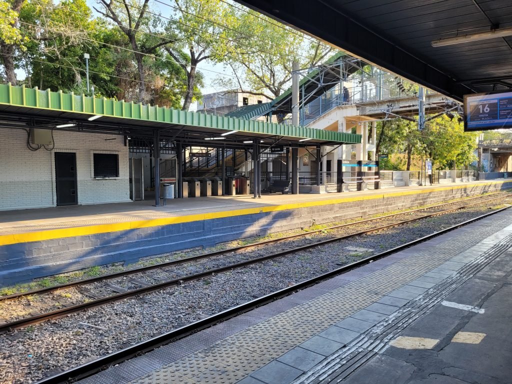 Un hombre de 81 años murió de un infarto cuando esperaba el tren 