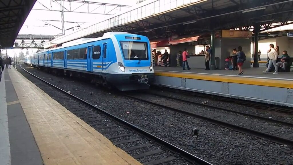Mañana martes 1° de agosto aumenta nuevamente el boleto de colectivos y trenes en el Área Metropolitana