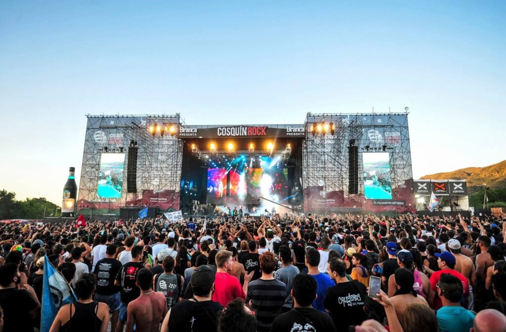 Artistas como Abel Pintos, The Chemical Brothers, Franz Ferdinand y Morat: Sorpresas y música para todos en el Cosquín Rock 2026