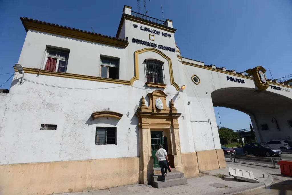 La mató a machetazos y fue a la comisaría a confesar el macabro femicidio: "Acabo de matar a mi mujer"