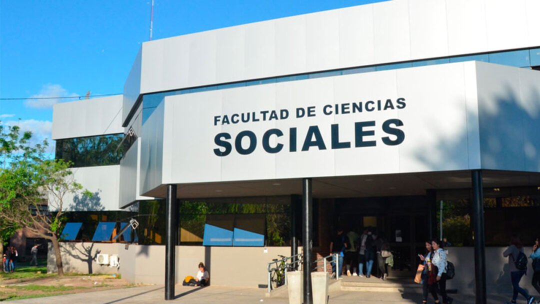 Federico Otermín, Diego Molea y Fernanda Vázquez anunciaron el Consejo de Seguridad y Justicia de Lomas junto a la UNLZ