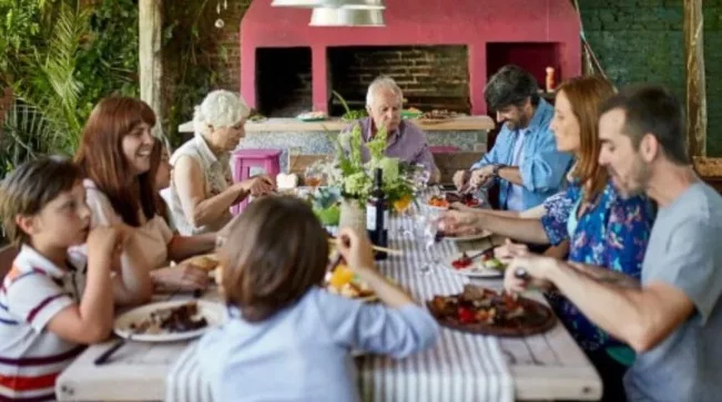 Si todavía estas en la duda que poner la mesa navideña adentro o afuera te dejamos el pronóstico del tiempo para la Nochebuena