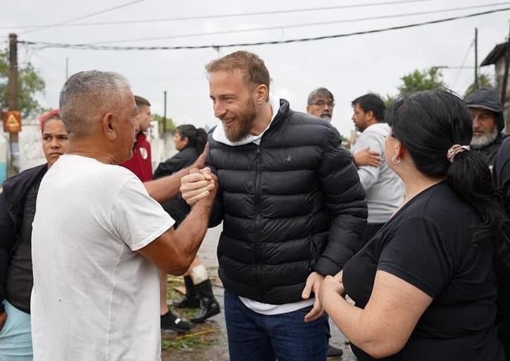 Federico Otermín supervisó las tareas de asistencia a los vecinos afectados por el temporal en Lomas de Zamora