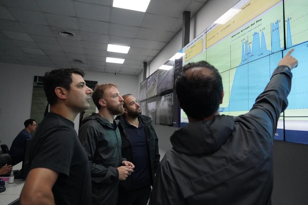 Federico Otermín supervisó las tareas de asistencia a los vecinos afectados por el temporal en Lomas de Zamora