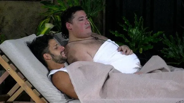 Cruce, críticas y tensiones entre los lomenses Joel y Lisandro, quienes protagonizan fuerte enfrentamiento en la casa de Gran Hermano