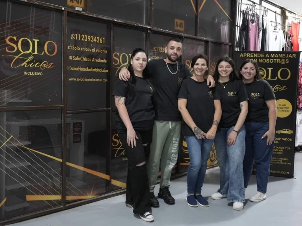 Solo Chicas Al Volante Inclusivo - Aprender a manejar tu propio auto para "liberarte" de la dependencia de otras personas y empoderarte como mujer