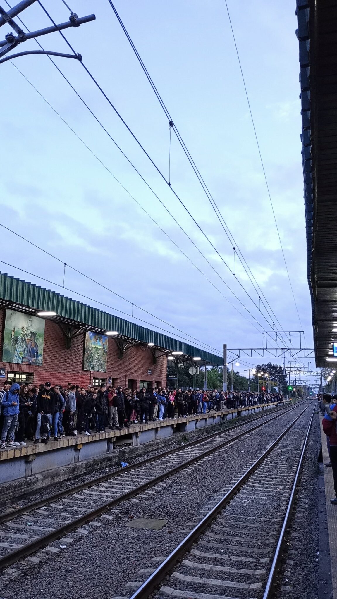 Demoras en el tren la Línea Roca debido a obras en Barracas y servicios de colectivos adicionales hasta Temperley