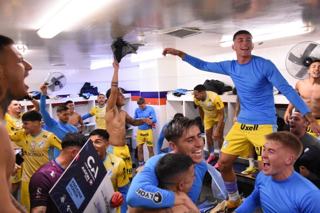 Preocupación por el hincha de Temperley luego de la caída en la fosa durante el triunfo ante River en Mendoza