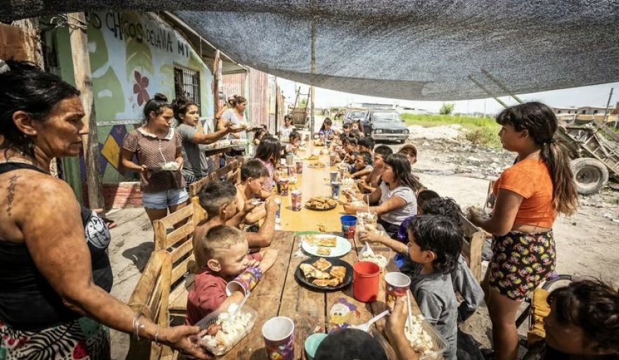 Monseñor Jorge Lugones critica la gestión alimentaria del Gobierno Nacional: "se guardan alimentos en emergencia alimentaria"