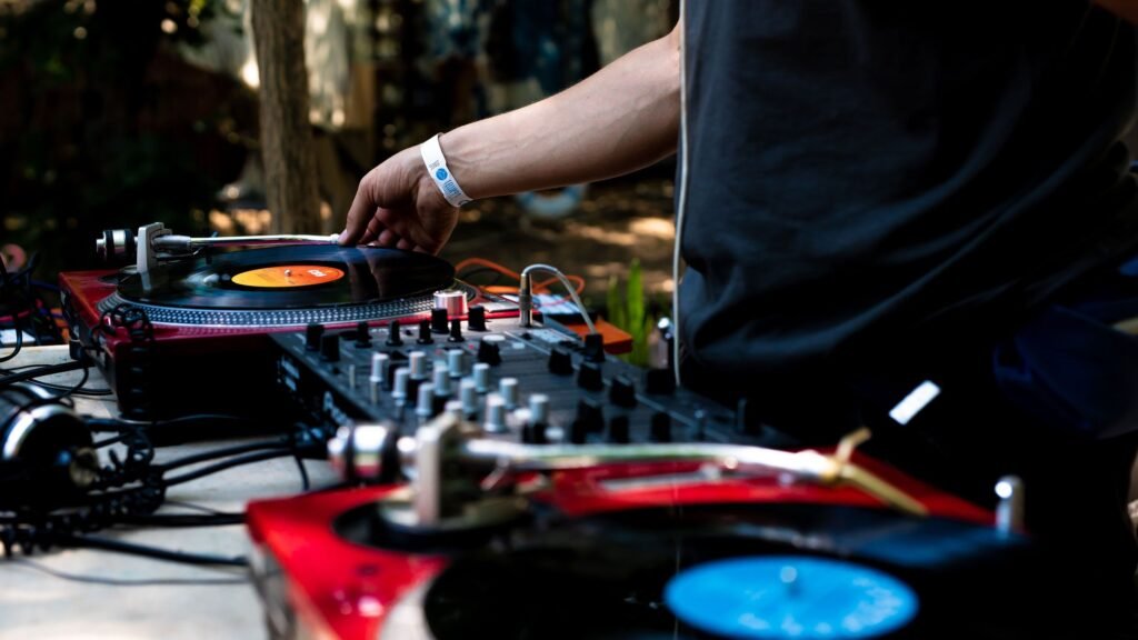 El taller "Mi Primer Track" para Productores de Música Electrónica, del programa Electrónica Bonaerense llega a Lomas de Zamora
