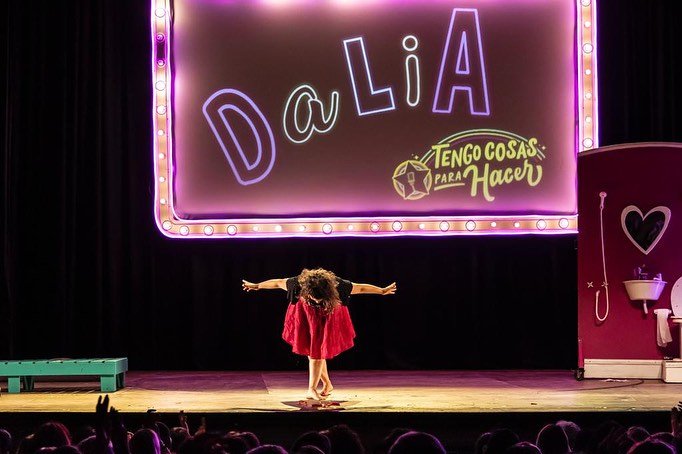 Dalia Gutmann trae su show “Tengo cosas que hacer” a Lomas de Zamora: Un show humorístico para reírnos vida acelerada en la que vivimos