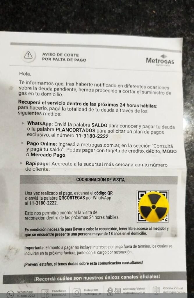 Alerta por una nueva modalidad de estafa: cortan el gas, te dejan un folleto y hackean celulares mediante un código QR