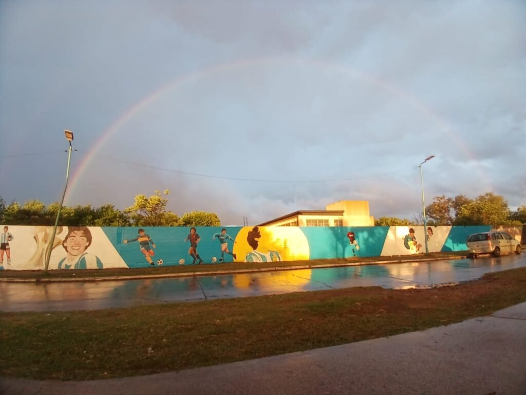 Homenaje a Maradona en Puente La Noria: murales bajo la autopista de su etapa en la selección argentina 