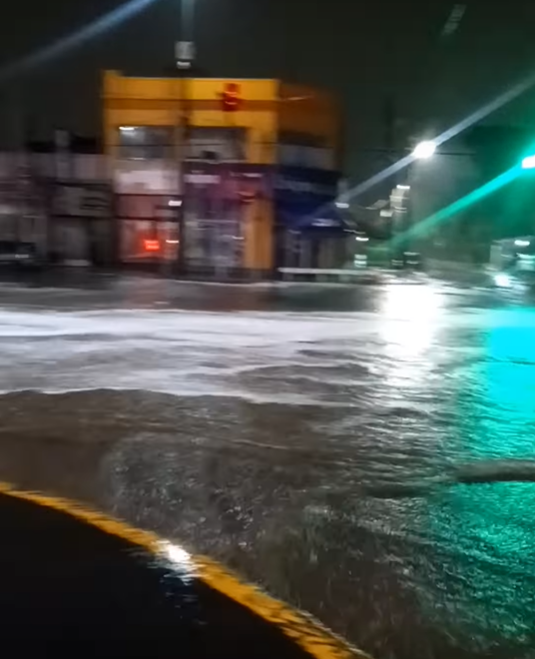 Una fuerte tormenta con caída de granizo sorprendió a Lomas de Zamora y el conurbano durante la madrugada