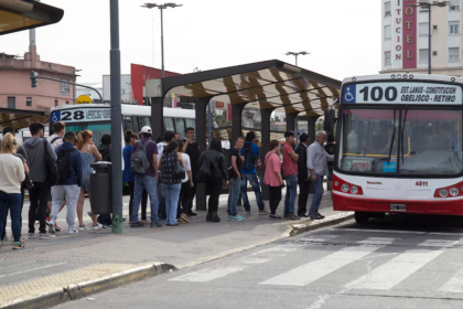 Pago del aguinaldo en cuotas - paro de colectivos