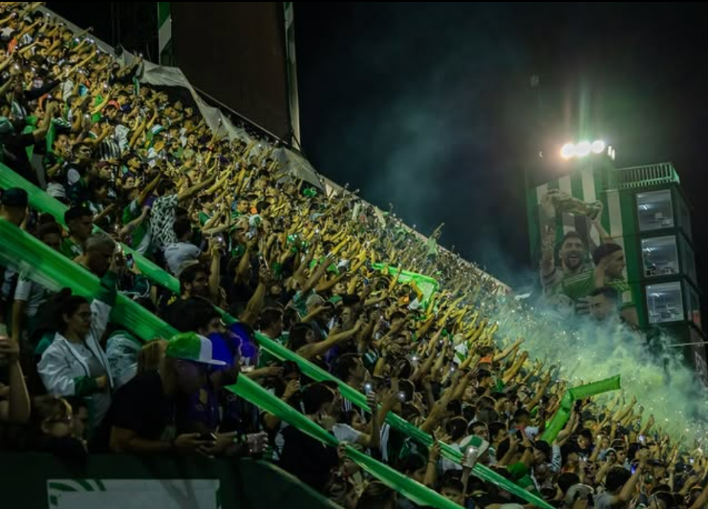 El Club Atlético Banfield celebra sus 129 años de historia y una pasión deportiva por el popular "Taladro" 