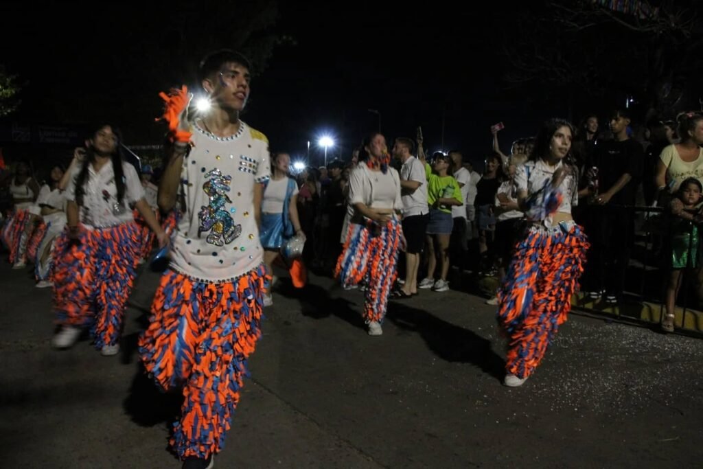 Lomas de Zamora celebra el carnaval 2025 con shows musicales y murgas locales en vivo en distintos barrios