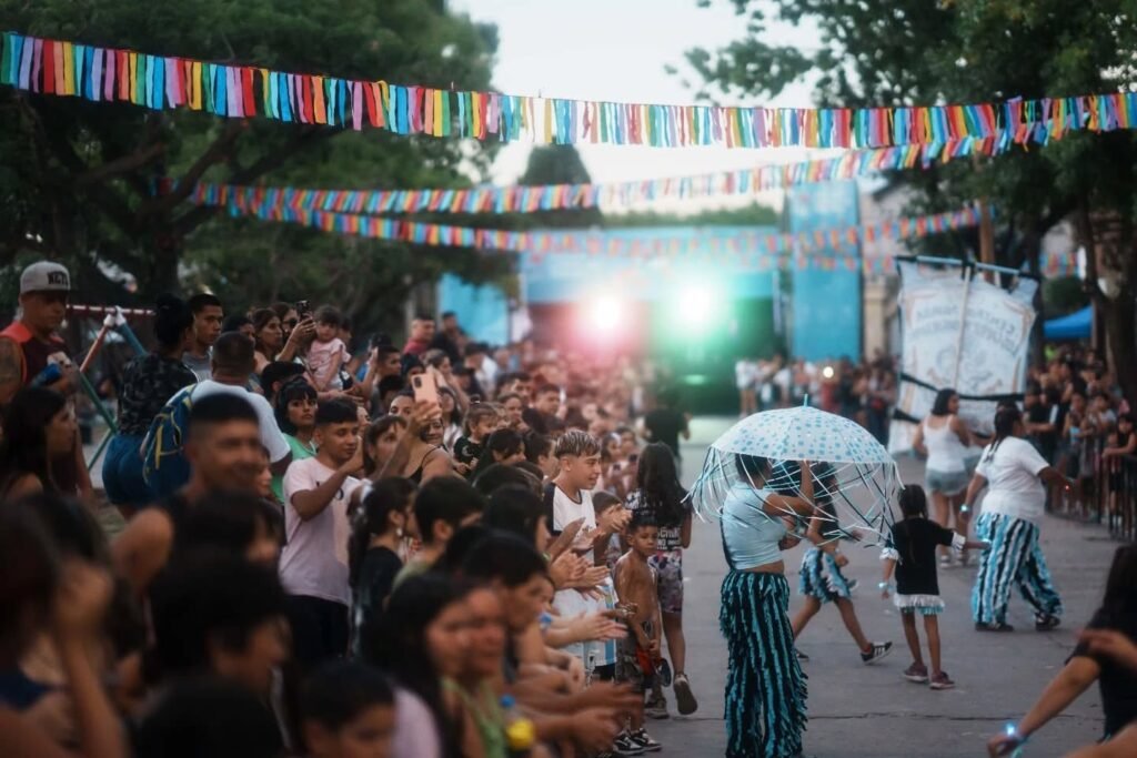 Lomas de Zamora celebra el carnaval 2025 con shows musicales y murgas locales en vivo en distintos barrios