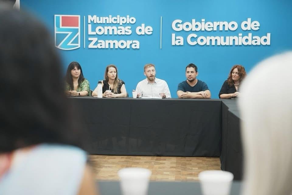 Anuncian la entrega de 20 mil kits de mochila y útiles escolares para jardines de infantes de Lomas de Zamora