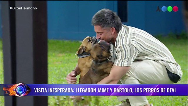 Emotivo reencuentro en Gran Hermano: Ingresó a la casa la hermana de Devi y con ella ingresaron sus perros Jaime y Bartolo