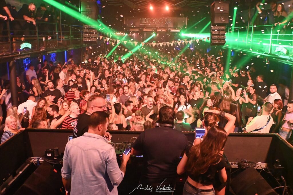 Tras la exitosa vuelta de Peteco’s, vuelve con su segunda edición en Auditorio Sur: música, nostalgia y fiesta en zona sur