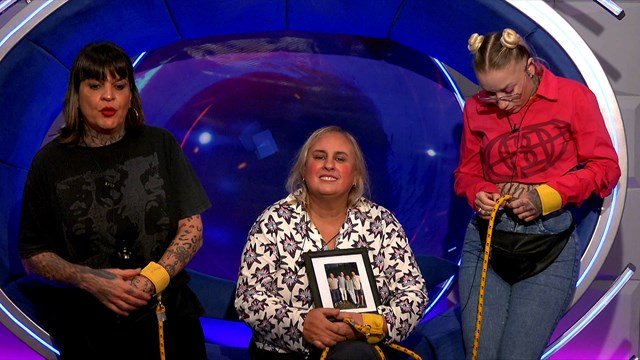 Gran Hermano: Katia Fenocchio abandonó el desafío de las ataduras y quedaron unidas Selva Pérez y Sandra Priore