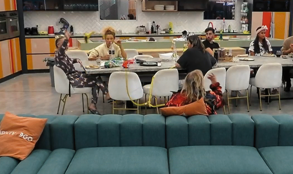 Gran Hermano: Katia Fenocchio abandonó el desafío de las ataduras y quedaron unidas Selva Pérez y Sandra Priore
