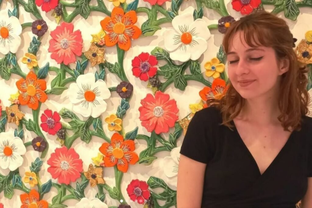 Marina Torresi, la joven actriz y escritora lomense que publicó su primera novela de terror que se titula "Esta sangre mía"