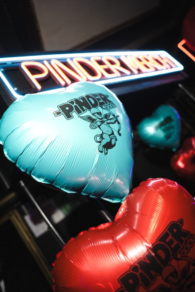 Vuelve la Pinder Fest, ahora en Auditorio Sur: una experiencia para matchear cara a cara, sin pantallas y sin filtros