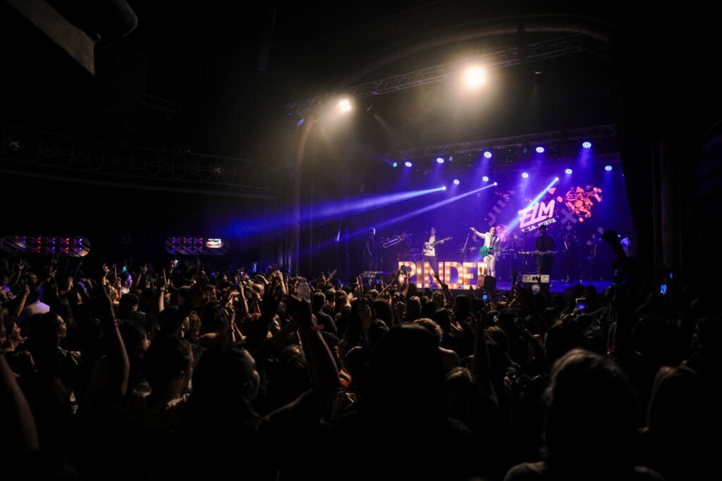 Vuelve la Pinder Fest, ahora en Auditorio Sur: una experiencia para matchear cara a cara, sin pantallas y sin filtros