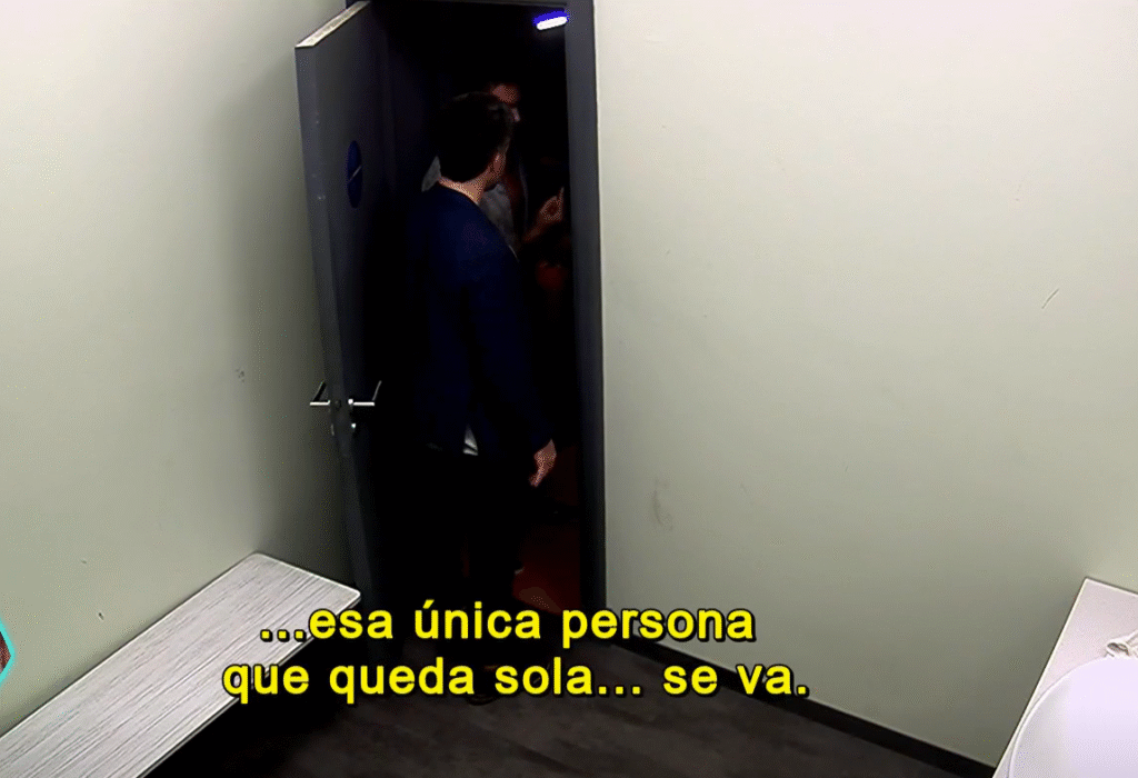 Expulsaron por la puerta giratoria a Santiago "Bati" Larrivey de Gran Hermano por romper las reglas del juego