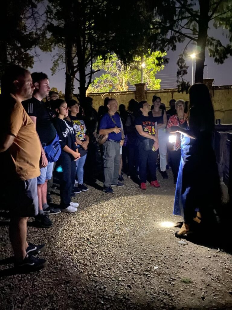 Una lomense al frente del turismo paranormal porteño: “El Bus Fantasma” recorre leyendas urbanas y misterios de Buenos Aires
