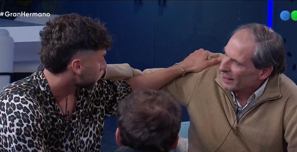Emotivo reencuentro en Gran Hermano: Santiago "Tato" Algorta recibió la visita de su padre y hermanos tras seis meses de aislamiento