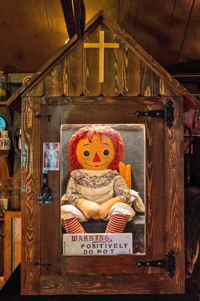 Falleció Dan Rivera, investigador paranormal y custodio de la muñeca Annabelle: estaba en una gira de fenómenos paranormales