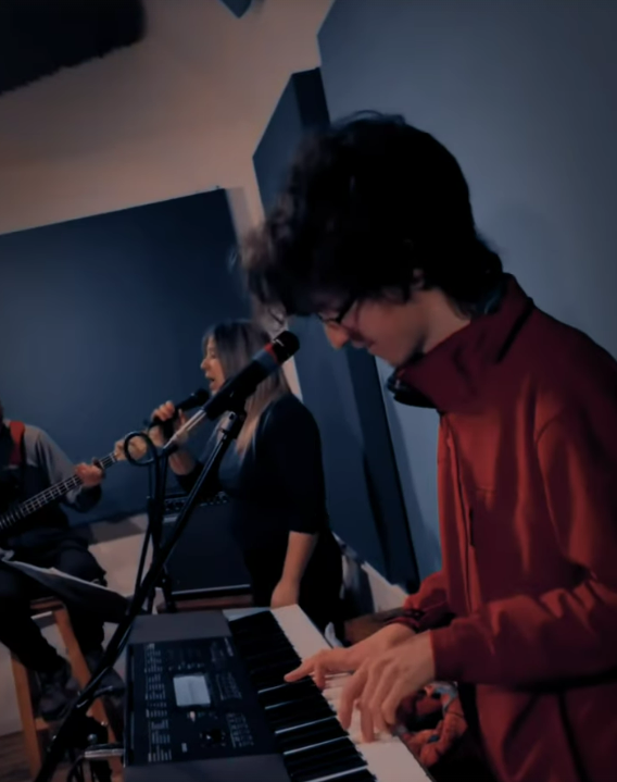 Una banda que mira al pasado reviviendo éxitos de los '80 y '90: llega el debut de Back In Time Internationals