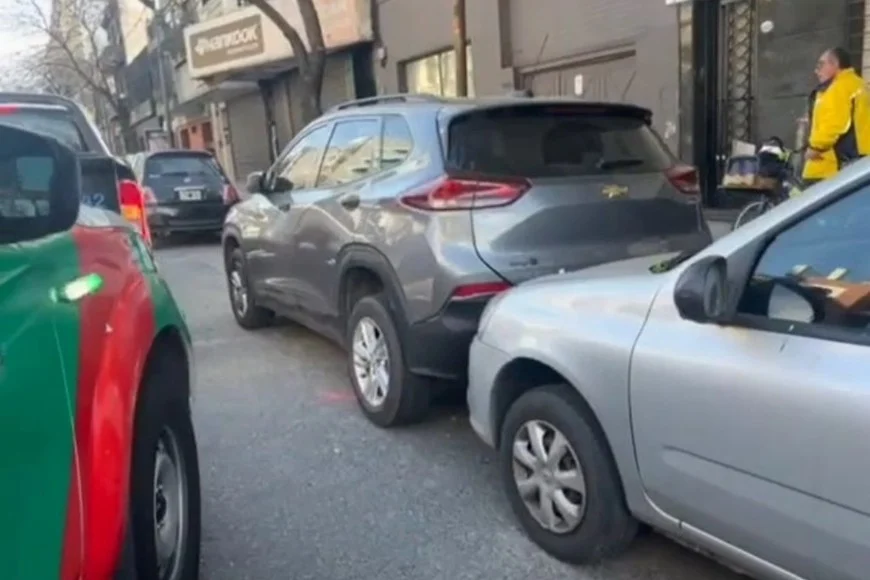 Pablo Alarcón fue internado luego de sufrir un síncope mientras iba al volante: terminó chocando con autos estacionados