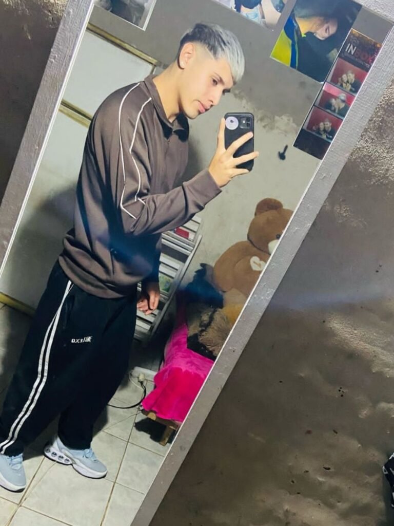 Buscan a un joven desaparecido: salió en la noche del martes de su casa sin celular ni moto y no volvió